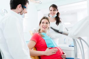 Pregant woman at the dentist